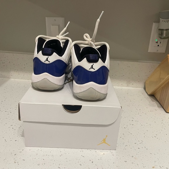 Air Jordan 11 low Retros - concord blue - EU size 38 , 7.5 women’s - Picture 3 of 5